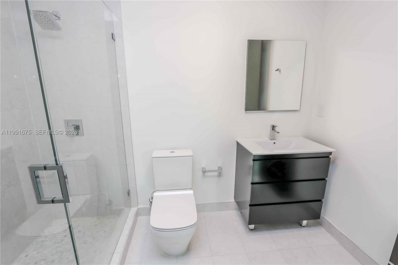 8250 NW 33rd Ter, Doral, FL 33122 Photo