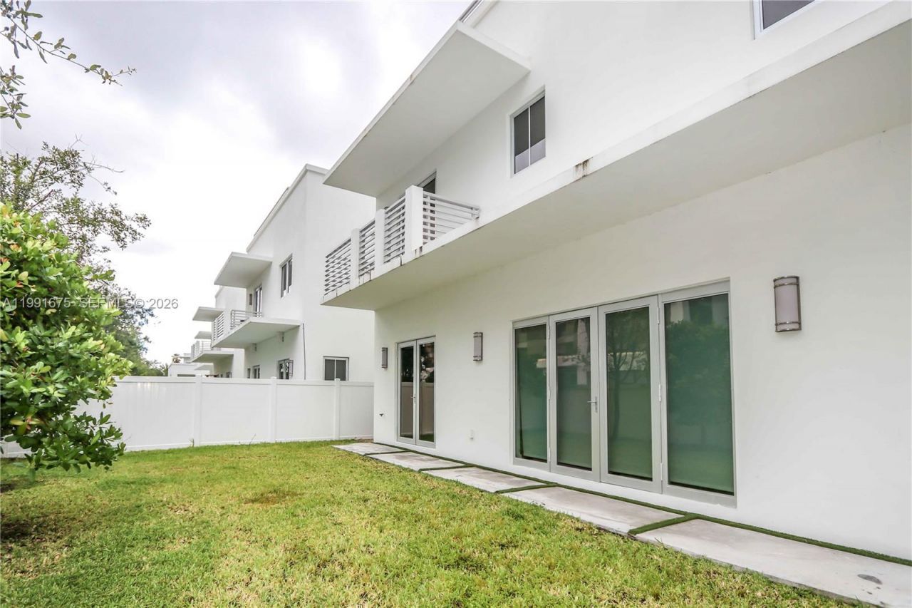 8250 NW 33rd Ter, Doral, FL 33122 Photo