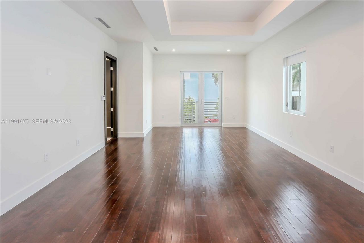 8250 NW 33rd Ter, Doral, FL 33122 Photo