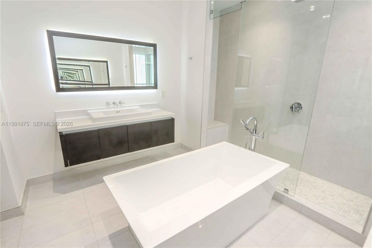 8250 NW 33rd Ter, Doral, FL 33122 Photo