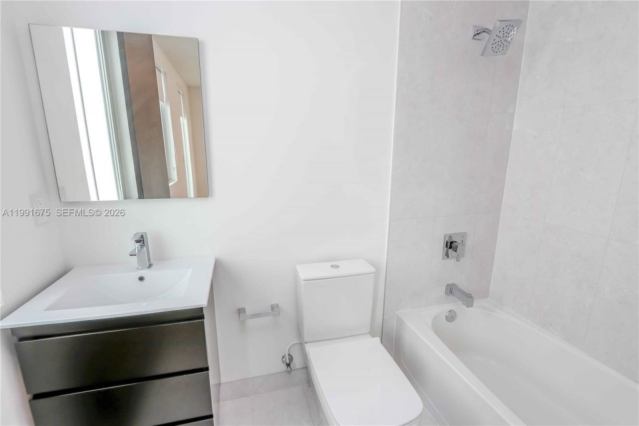 8250 NW 33rd Ter, Doral, FL 33122 Photo