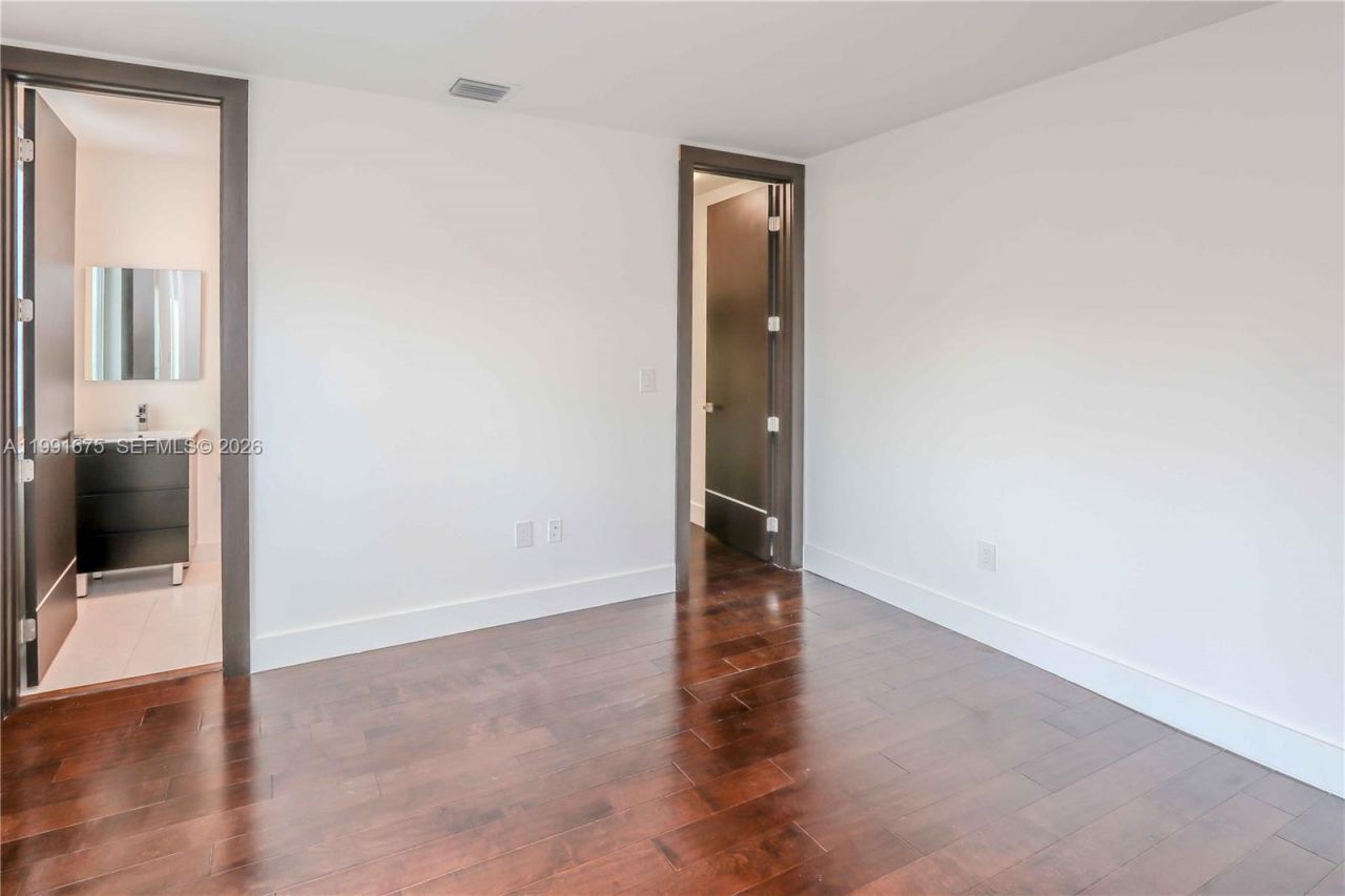 8250 NW 33rd Ter, Doral, FL 33122 Photo