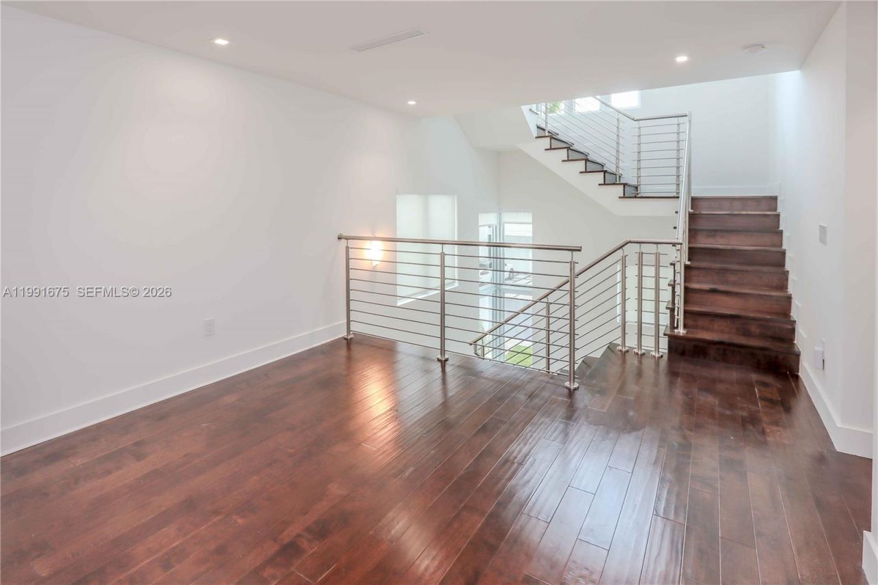 8250 NW 33rd Ter, Doral, FL 33122 Photo