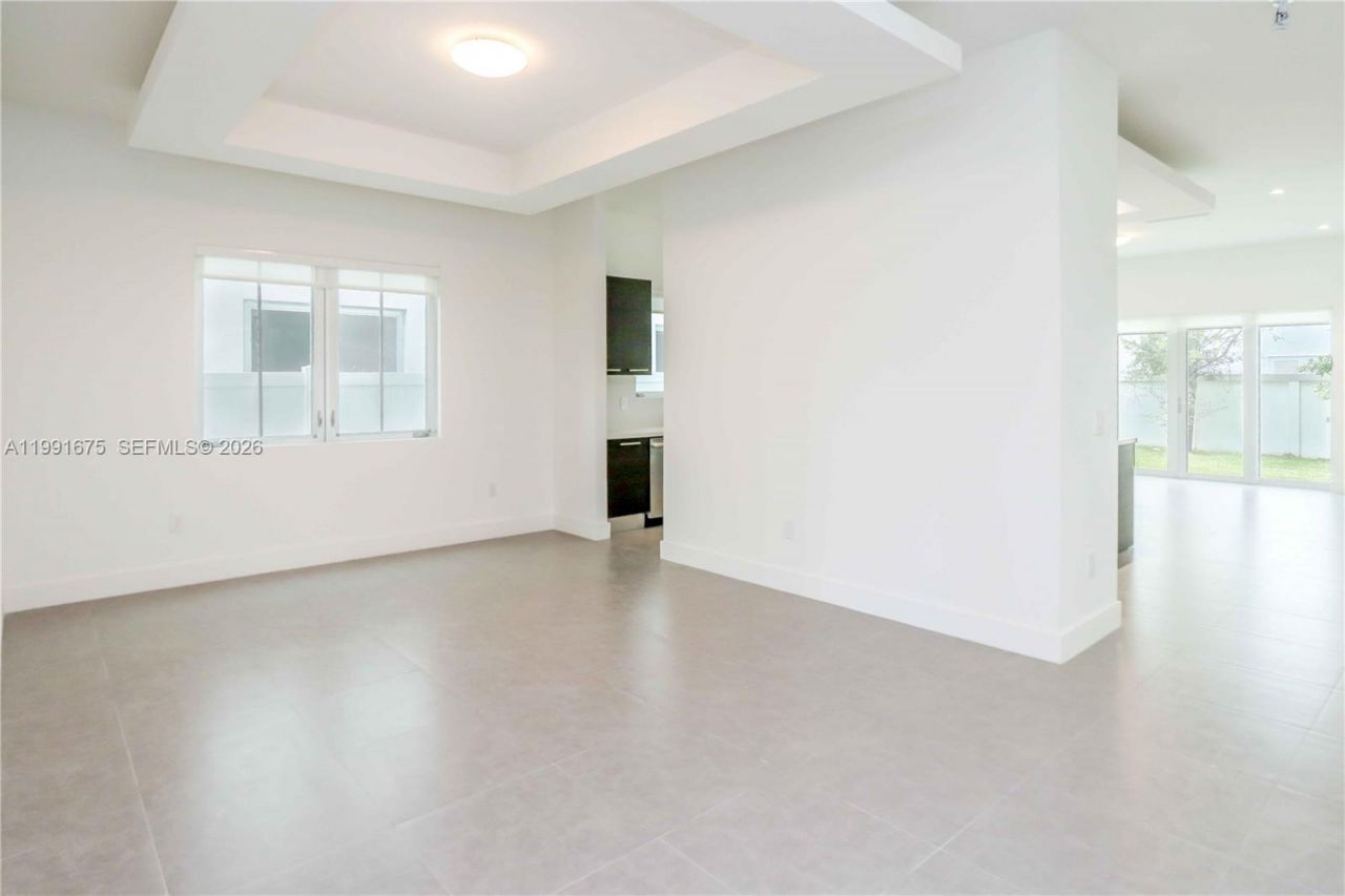 8250 NW 33rd Ter, Doral, FL 33122 Photo