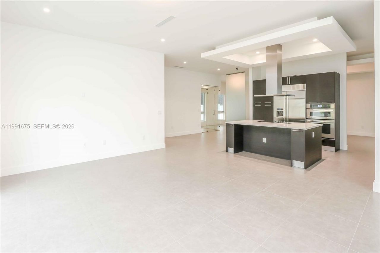 8250 NW 33rd Ter, Doral, FL 33122 Photo