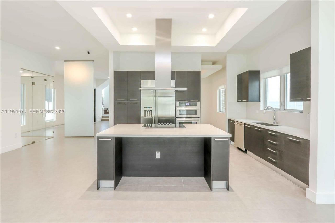 8250 NW 33rd Ter, Doral, FL 33122 Photo