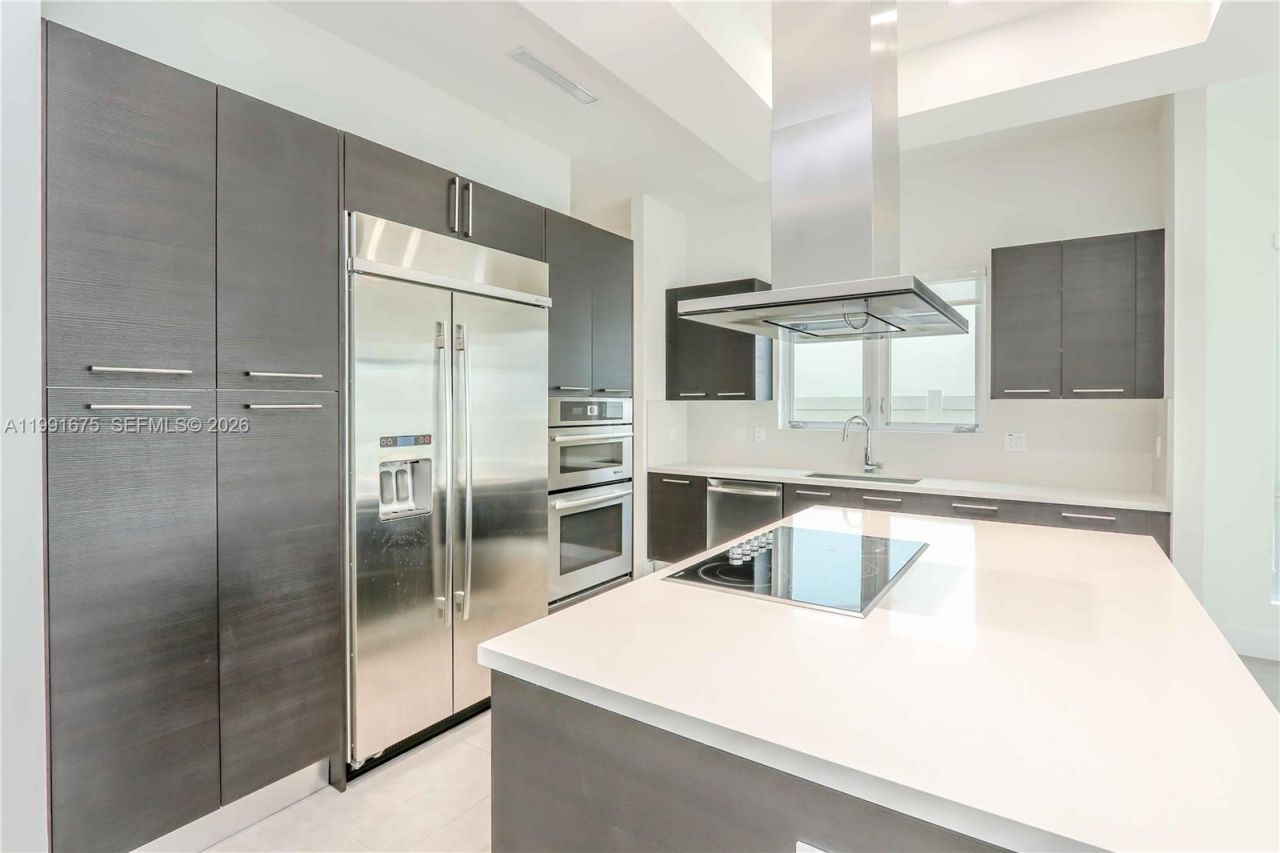 8250 NW 33rd Ter, Doral, FL 33122 Photo