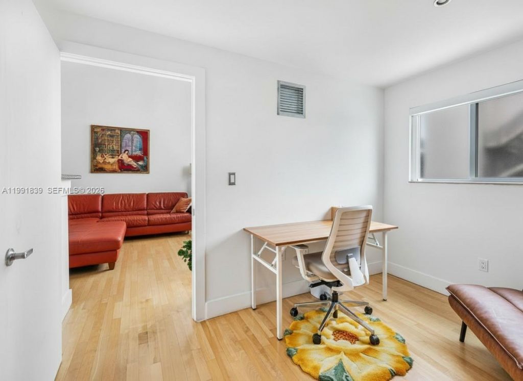 7728 Collins Ave , Unit 16, Miami Beach, FL 33141 Photo