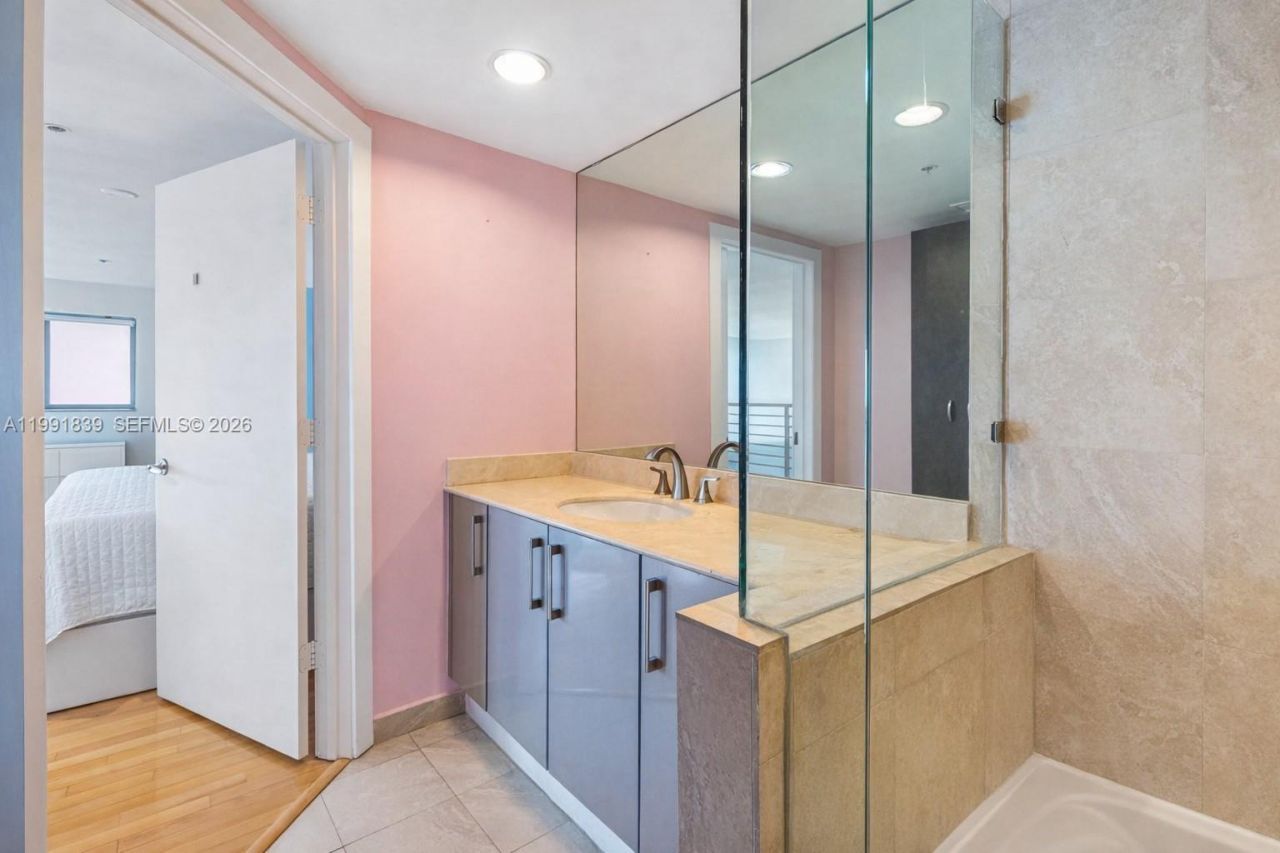 7728 Collins Ave , Unit 16, Miami Beach, FL 33141 Photo