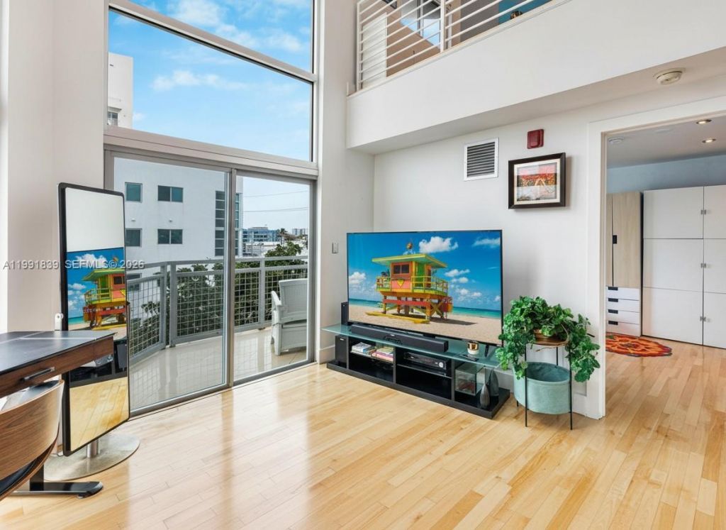 7728 Collins Ave , Unit 16, Miami Beach, FL 33141 Photo