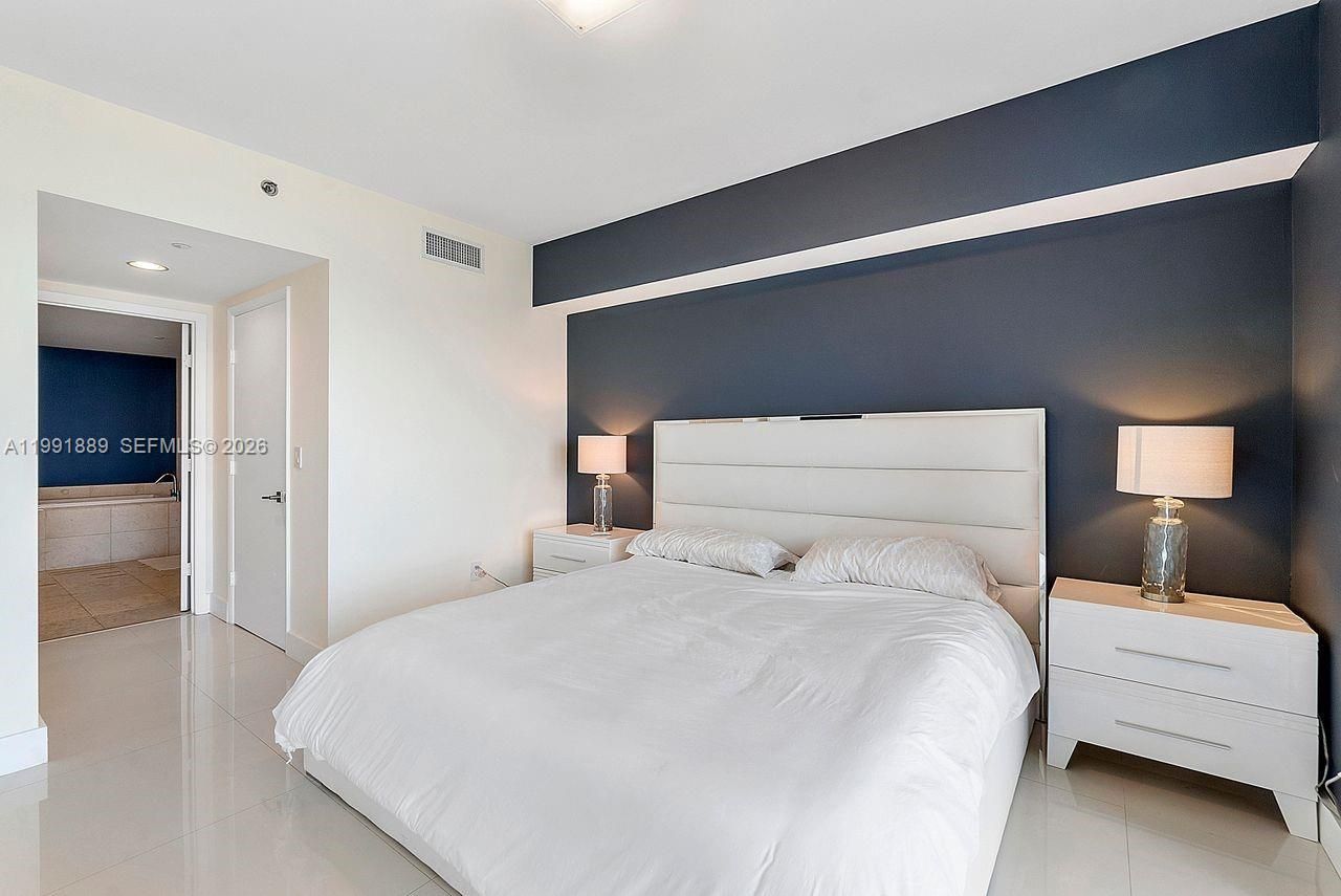 465 Brickell Ave , Unit 3905, Miami, FL 33131 Photo