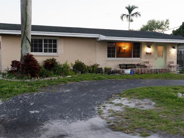 7960 NW 14th St , Pembroke Pines, FL 33024