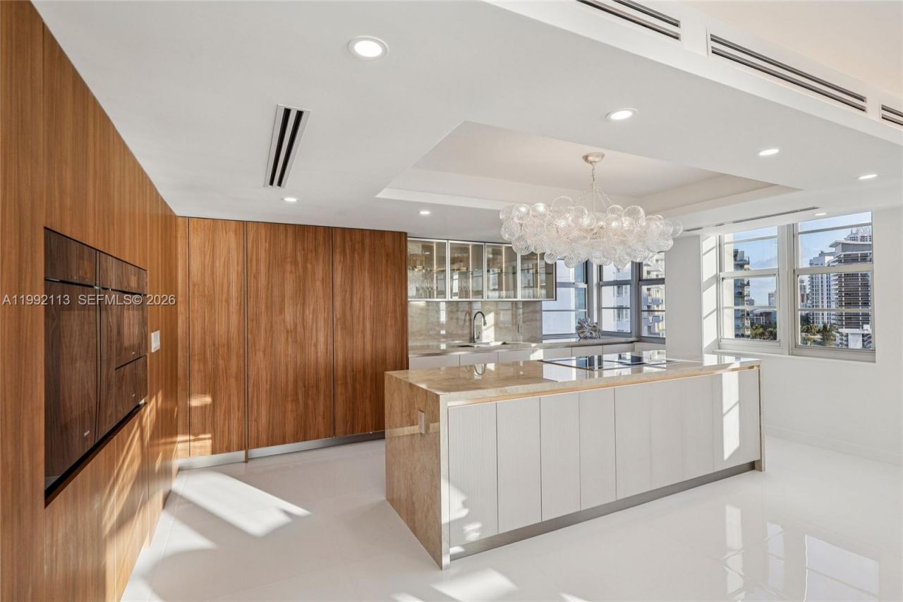 5660 Collins Ave, Unit 11C, Miami Beach, FL 33140 Photo