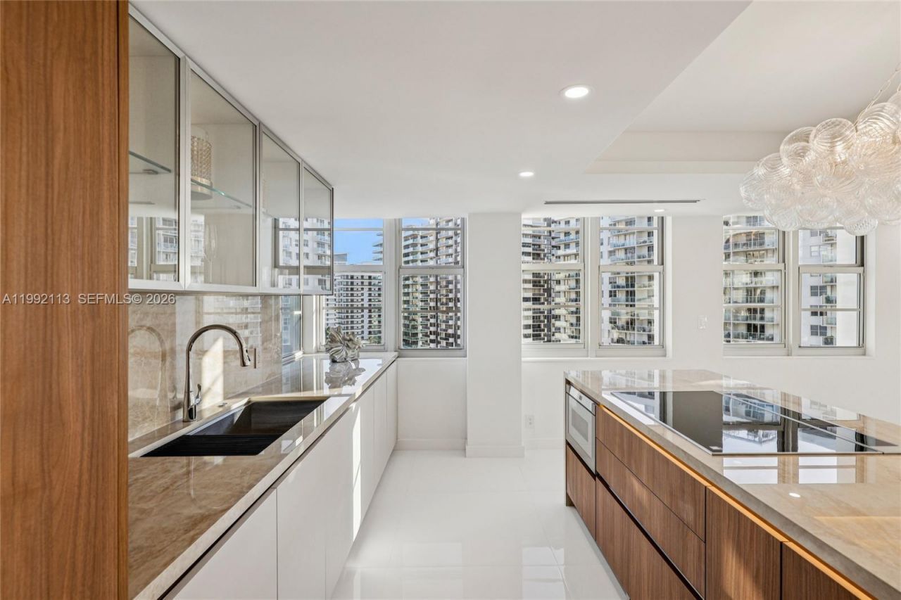 5660 Collins Ave, Unit 11C, Miami Beach, FL 33140 Photo