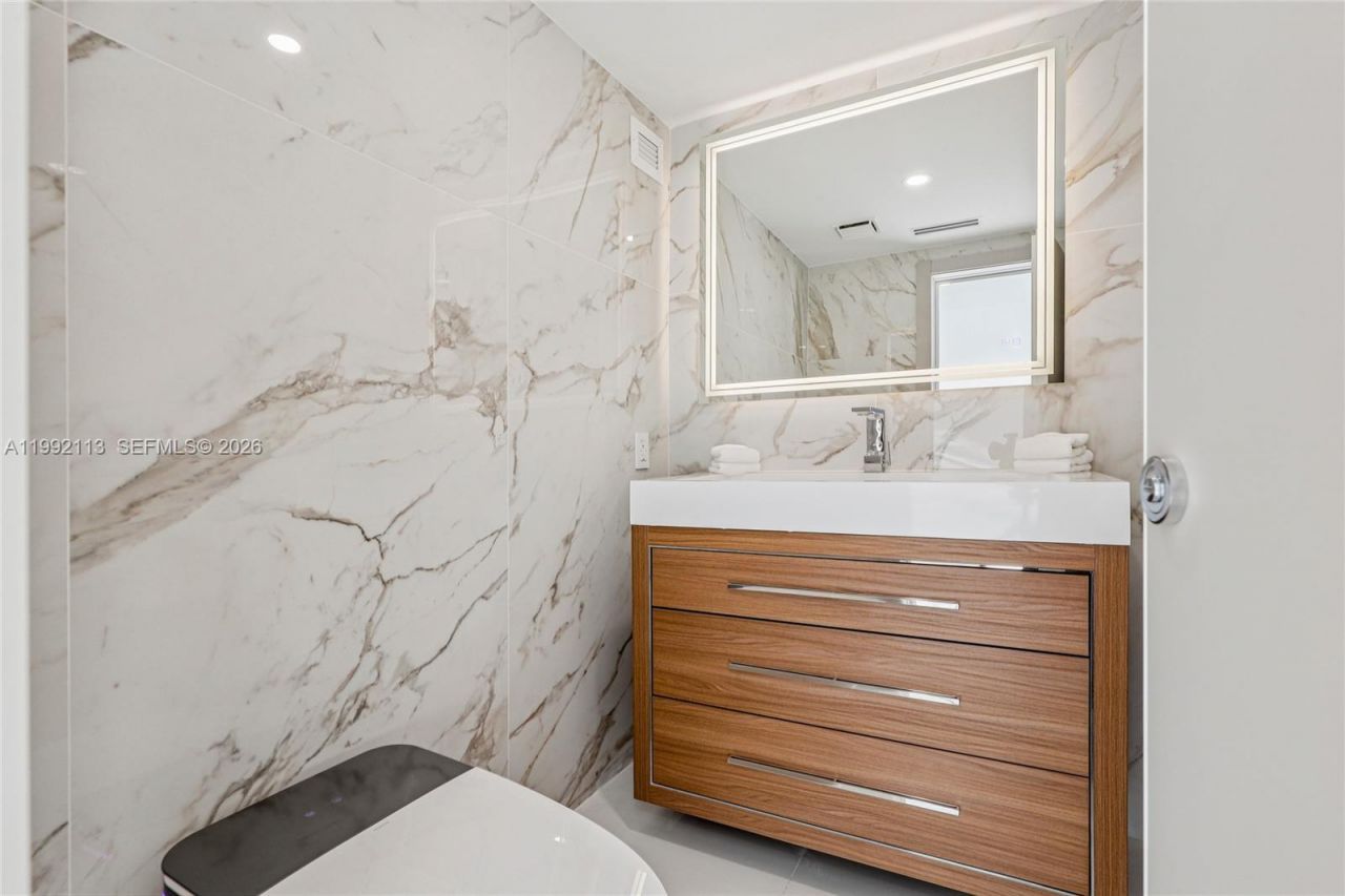 5660 Collins Ave, Unit 11C, Miami Beach, FL 33140 Photo