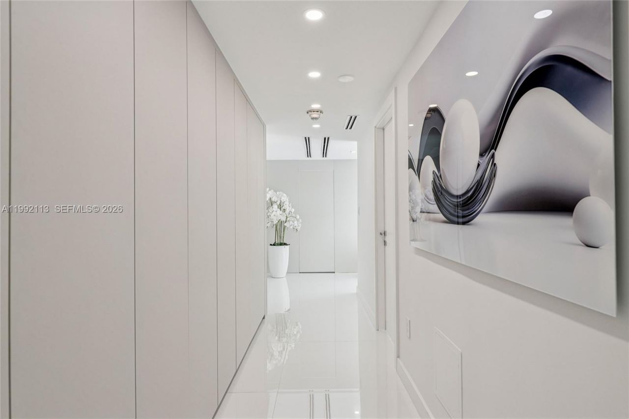 5660 Collins Ave, Unit 11C, Miami Beach, FL 33140 Photo