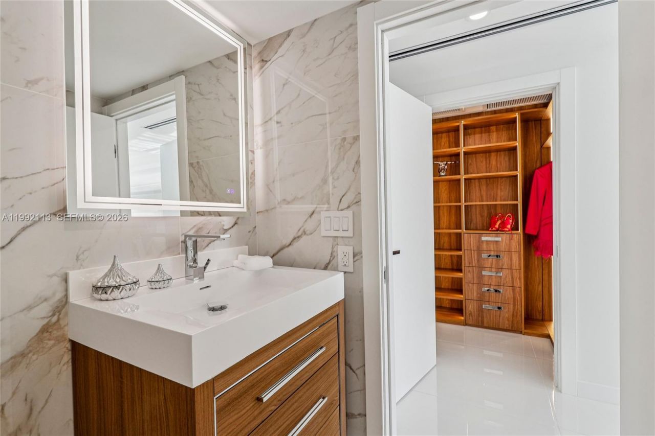 5660 Collins Ave, Unit 11C, Miami Beach, FL 33140 Photo