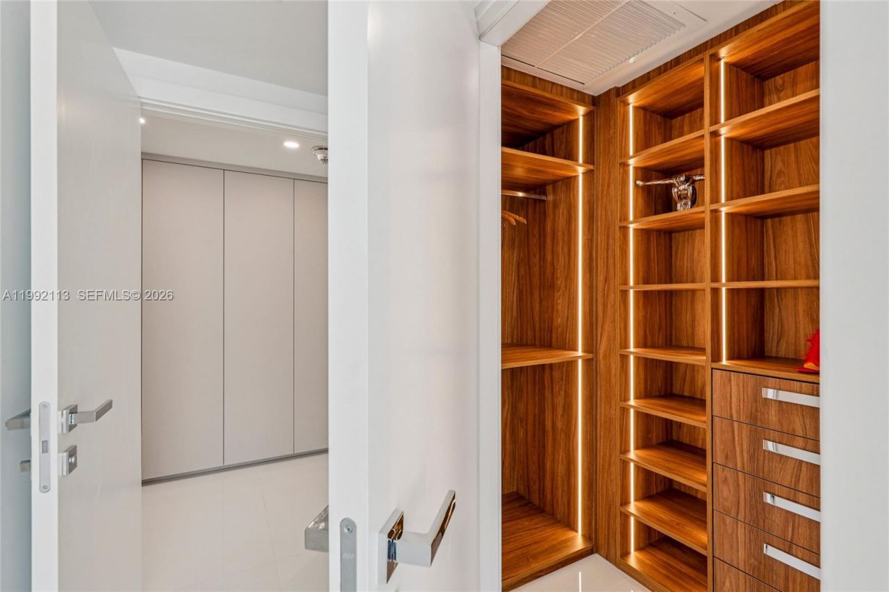 5660 Collins Ave, Unit 11C, Miami Beach, FL 33140 Photo