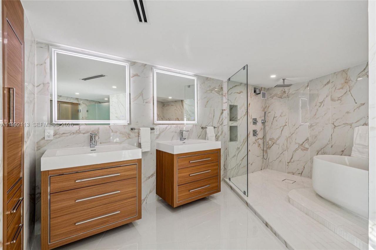 5660 Collins Ave, Unit 11C, Miami Beach, FL 33140 Photo