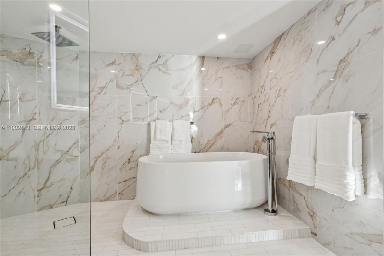 5660 Collins Ave, Unit 11C, Miami Beach, FL 33140 Photo