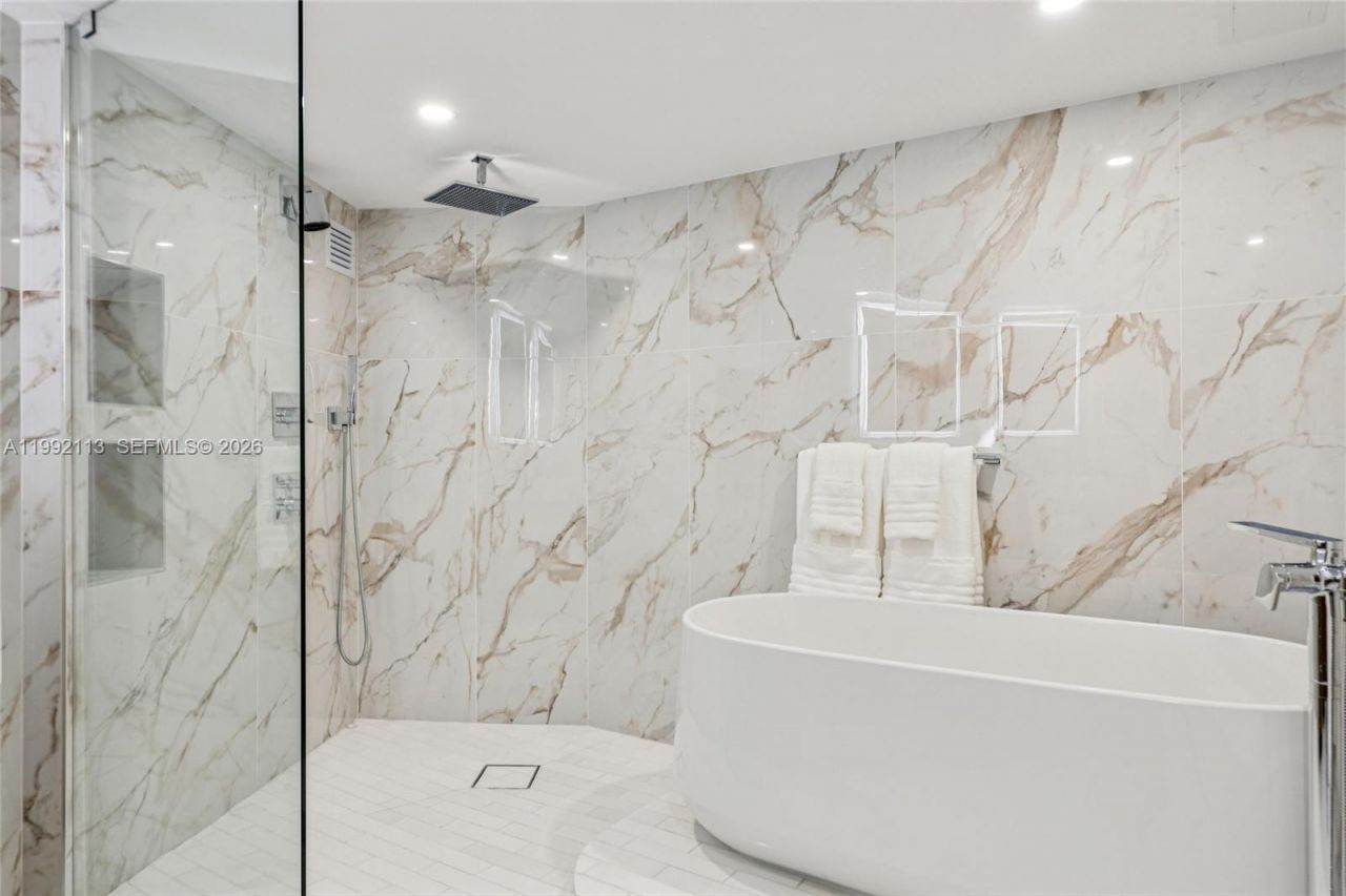 5660 Collins Ave, Unit 11C, Miami Beach, FL 33140 Photo