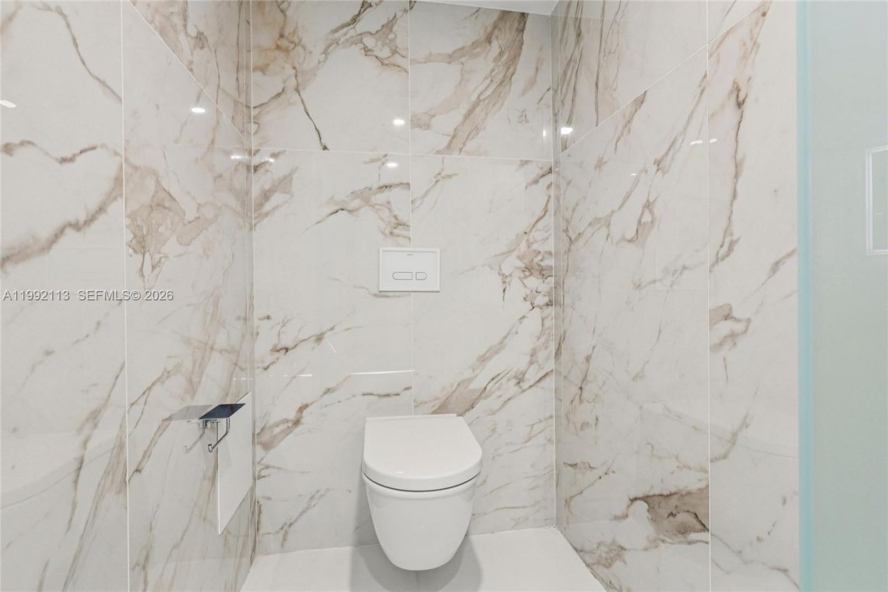 5660 Collins Ave, Unit 11C, Miami Beach, FL 33140 Photo