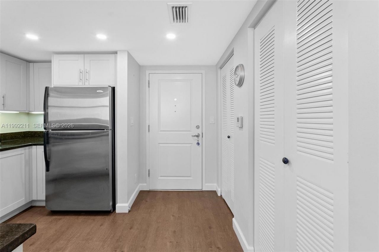 111 E Flagler St, Unit 909, Miami, FL 33131 Photo