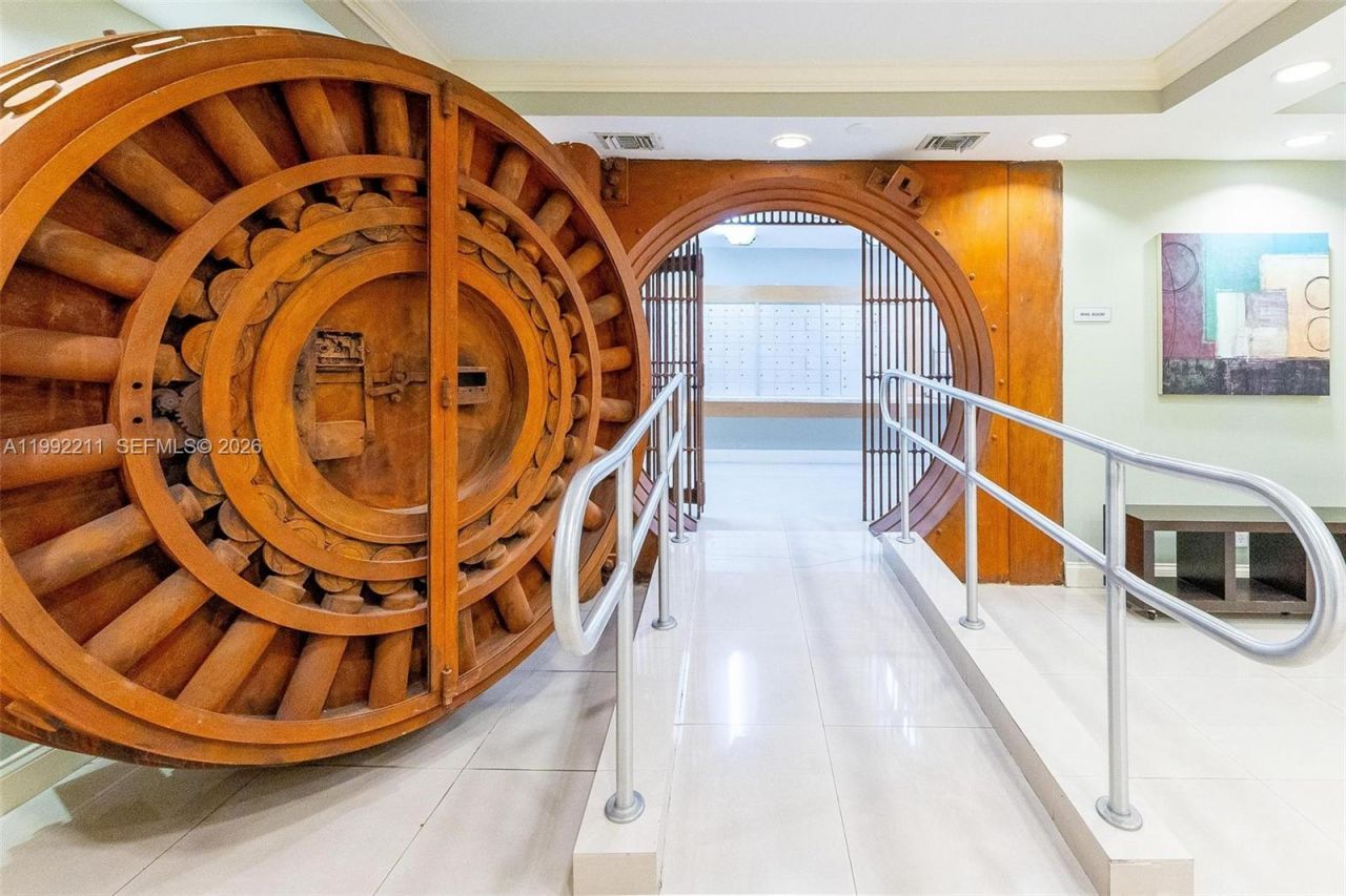 111 E Flagler St, Unit 909, Miami, FL 33131 Photo