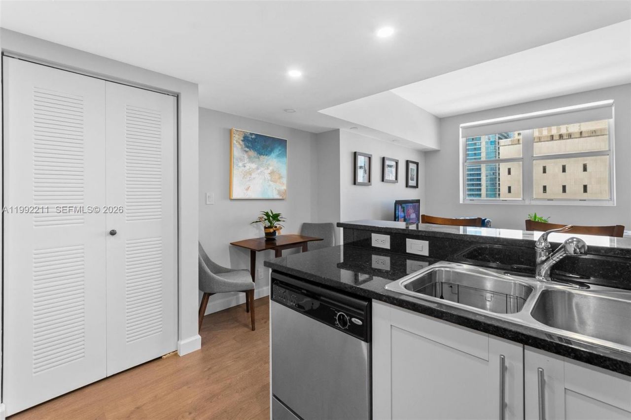 111 E Flagler St, Unit 909, Miami, FL 33131 Photo