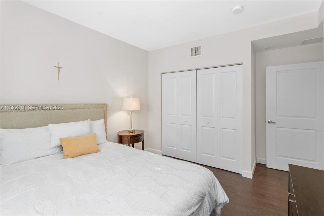 111 E Flagler St, Unit 909, Miami, FL 33131 Photo