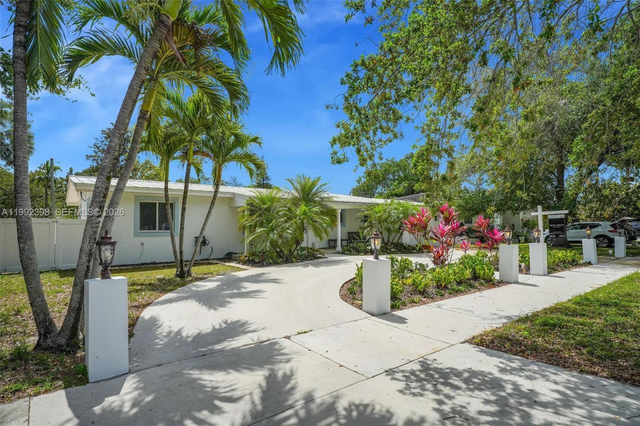 30 Bentley Dr , Miami Springs, FL 33166 Photo