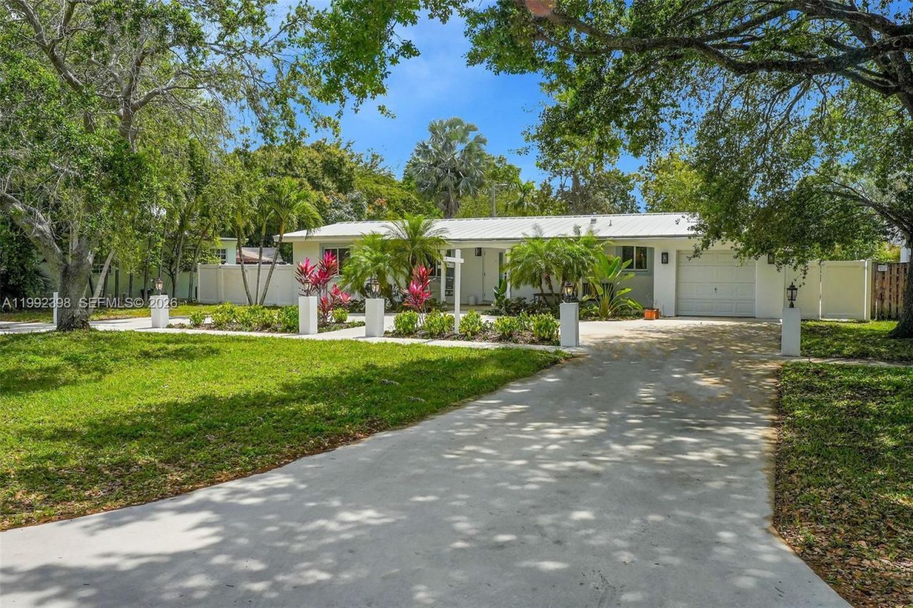 30 Bentley Dr , Miami Springs, FL 33166 Photo