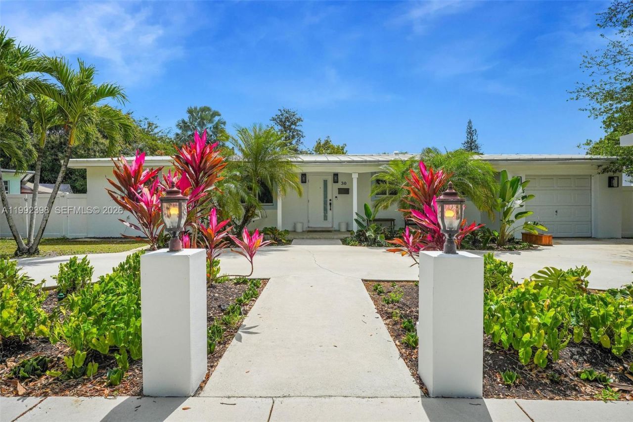 30 Bentley Dr , Miami Springs, FL 33166 Photo