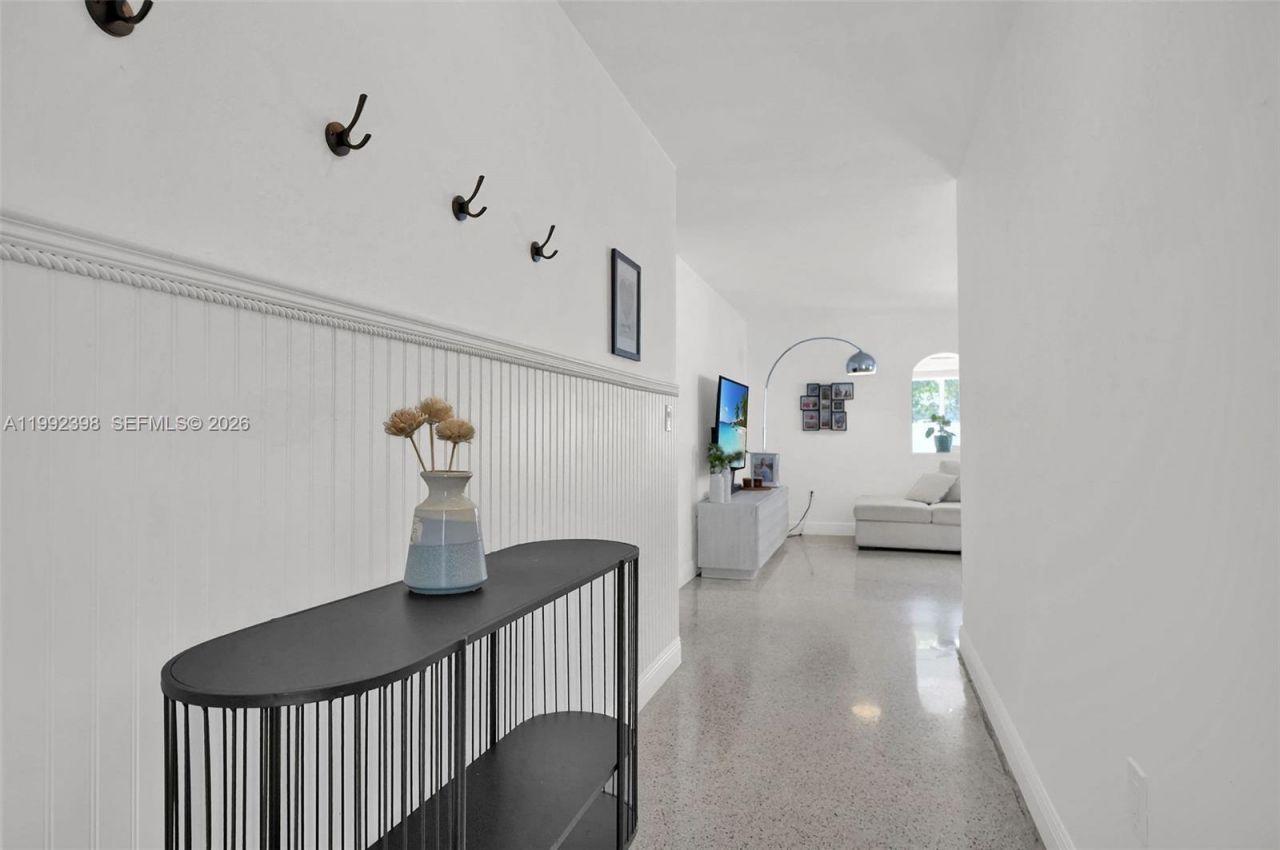 30 Bentley Dr , Miami Springs, FL 33166 Photo