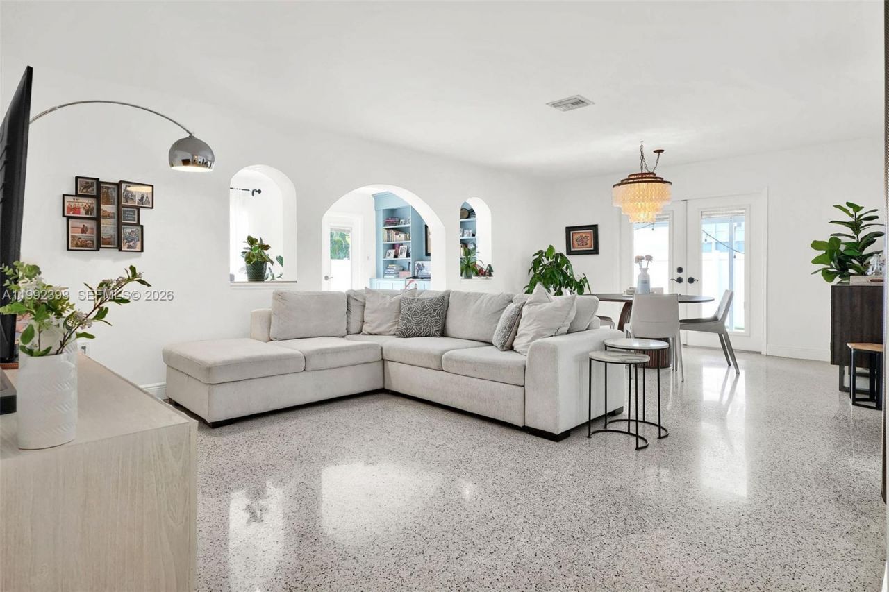 30 Bentley Dr , Miami Springs, FL 33166 Photo