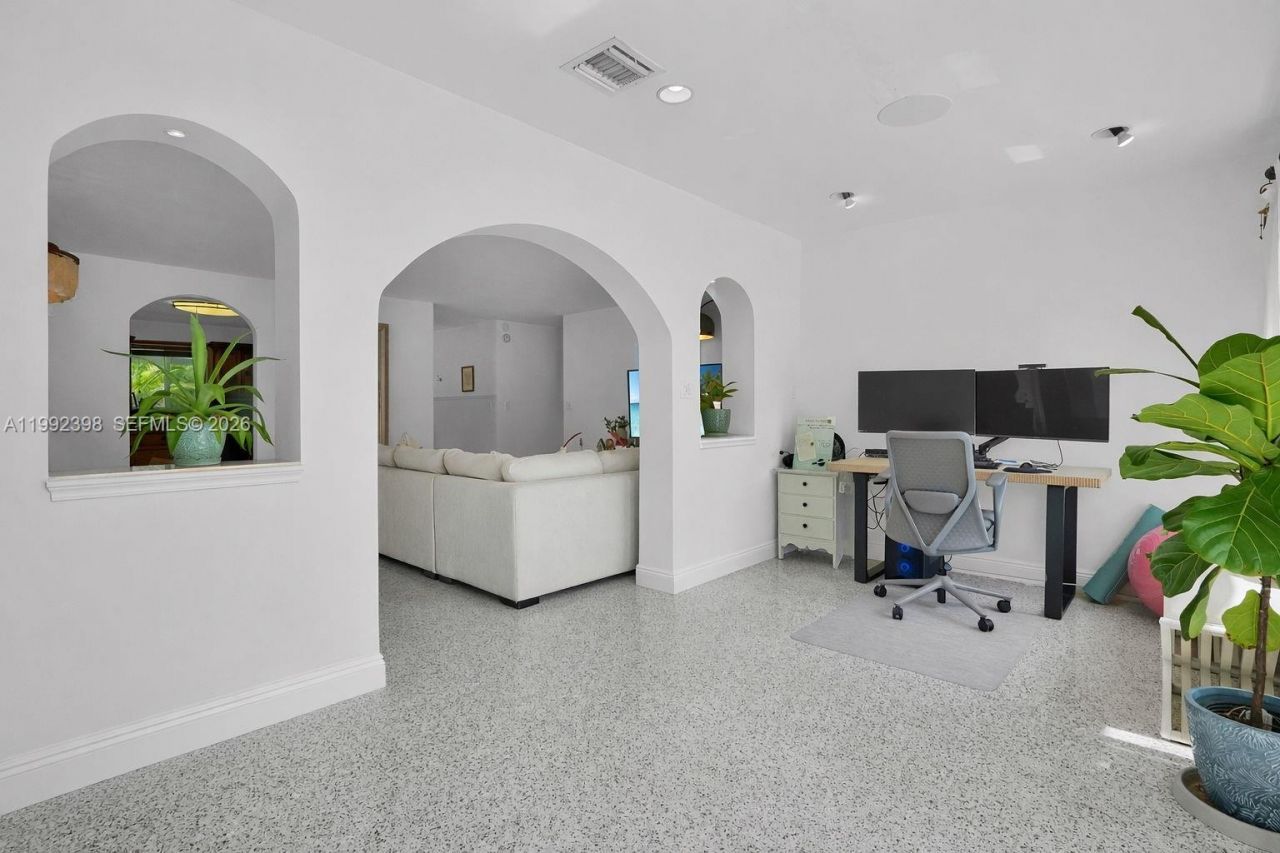 30 Bentley Dr , Miami Springs, FL 33166 Photo