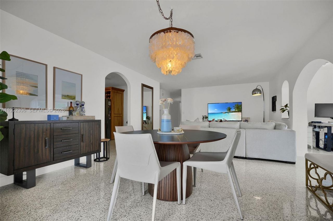 30 Bentley Dr , Miami Springs, FL 33166 Photo