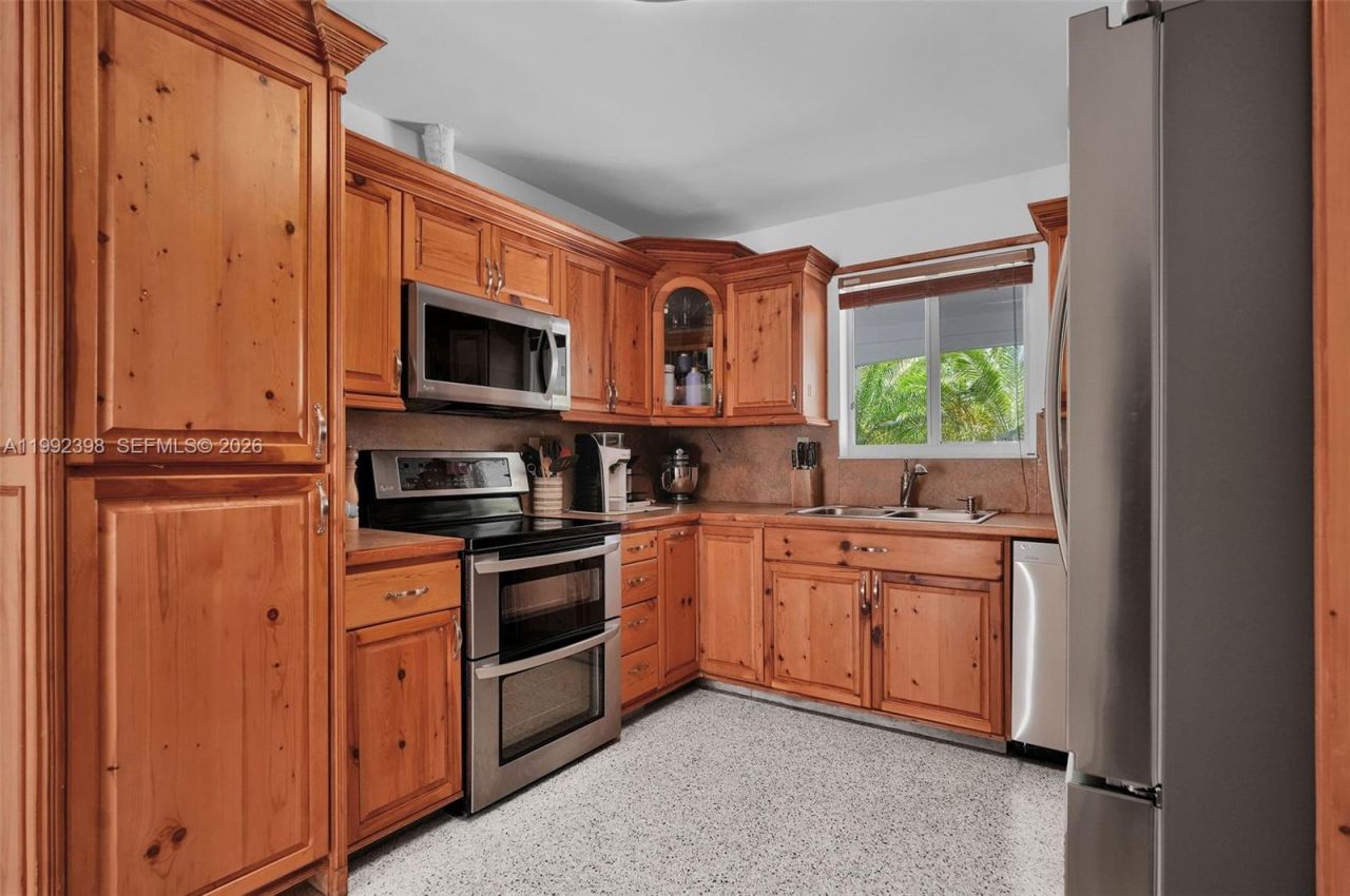 30 Bentley Dr , Miami Springs, FL 33166 Photo