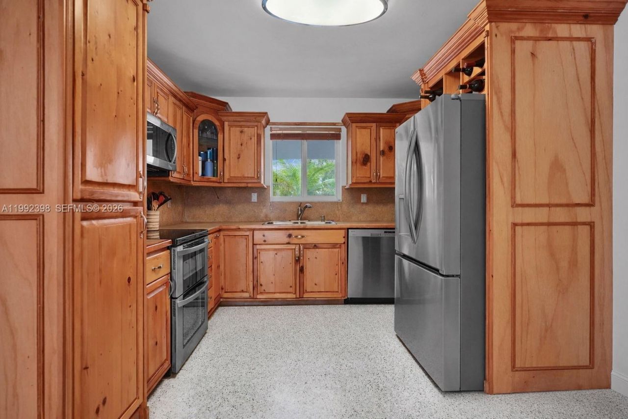 30 Bentley Dr , Miami Springs, FL 33166 Photo