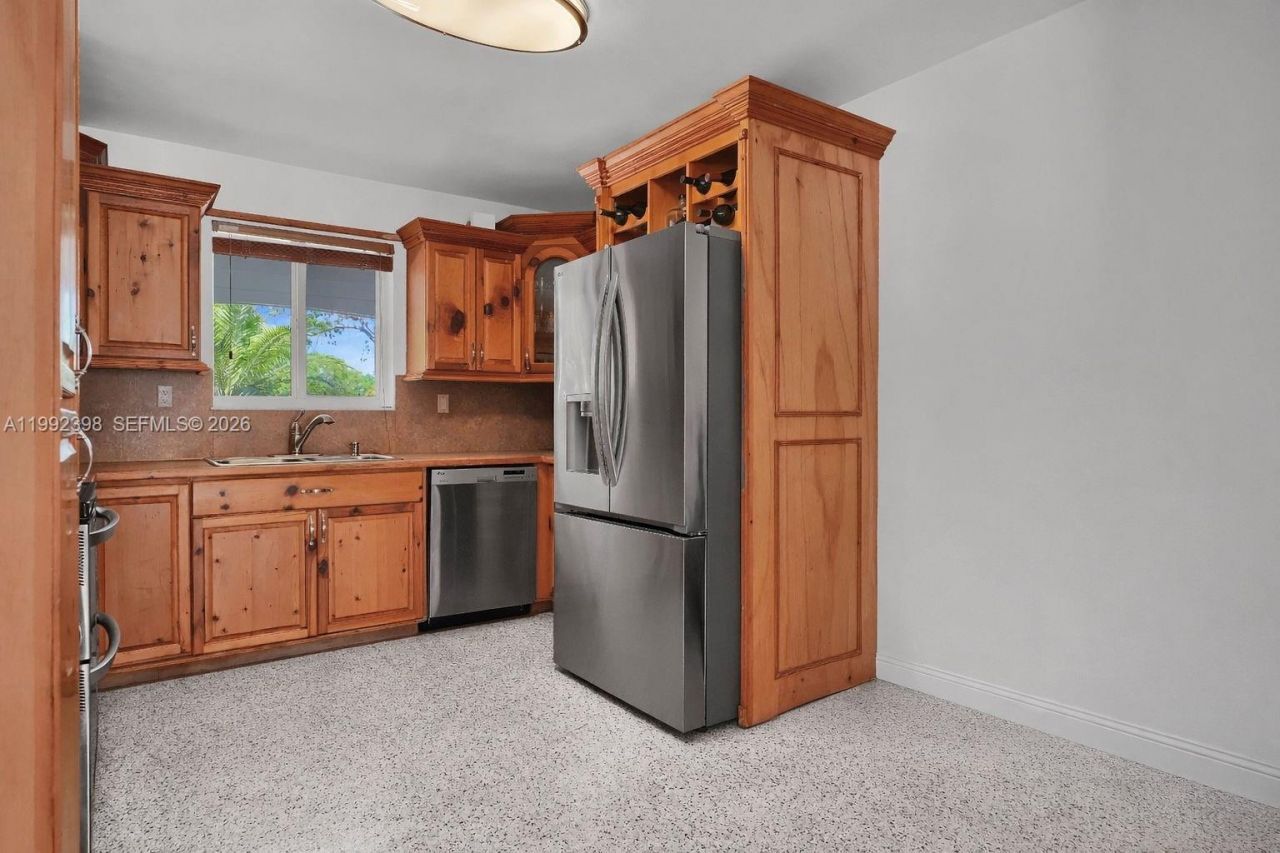 30 Bentley Dr , Miami Springs, FL 33166 Photo