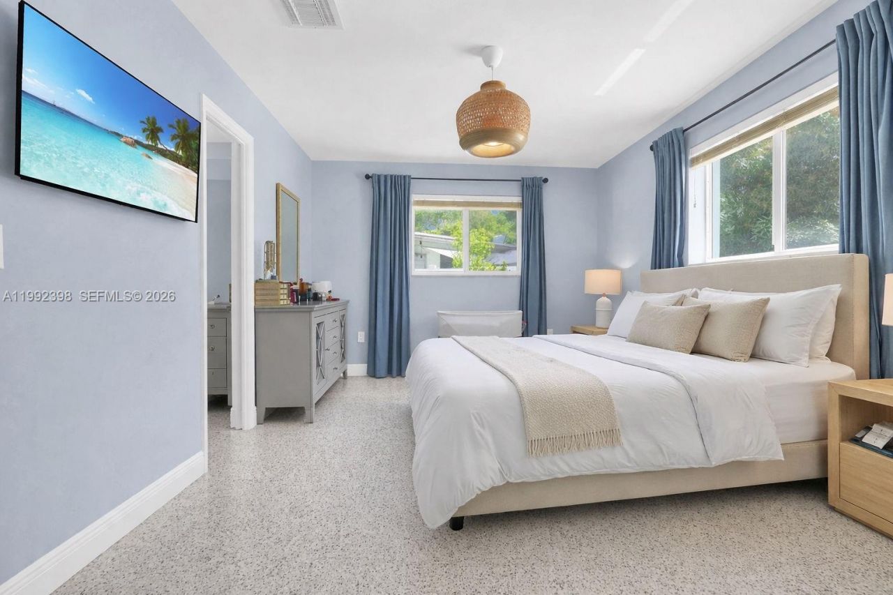 30 Bentley Dr , Miami Springs, FL 33166 Photo