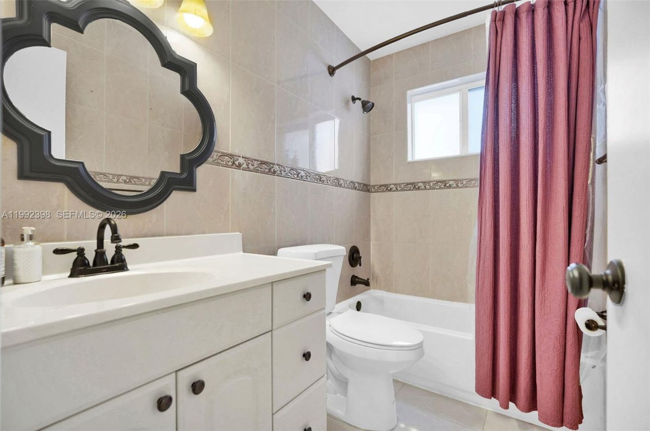 30 Bentley Dr , Miami Springs, FL 33166 Photo