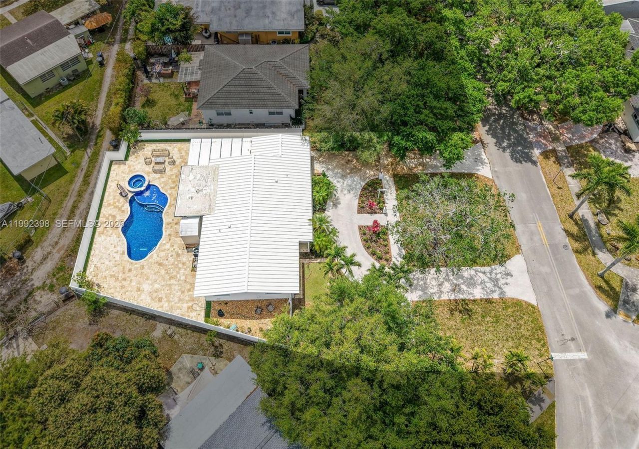 30 Bentley Dr , Miami Springs, FL 33166 Photo