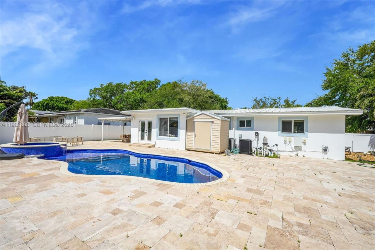 30 Bentley Dr , Miami Springs, FL 33166 Photo