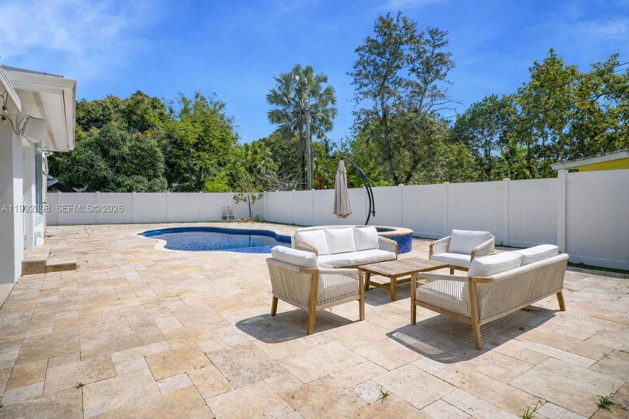 30 Bentley Dr , Miami Springs, FL 33166 Photo