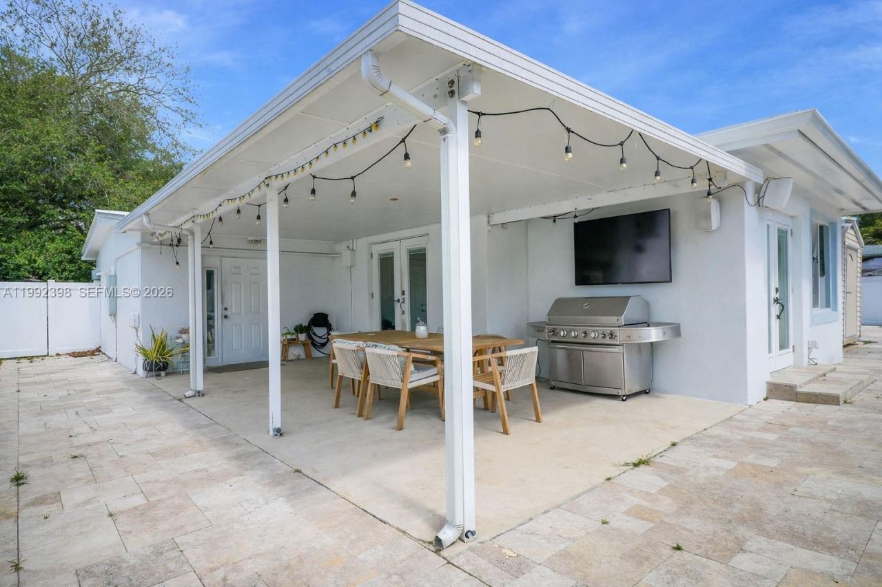 30 Bentley Dr , Miami Springs, FL 33166 Photo