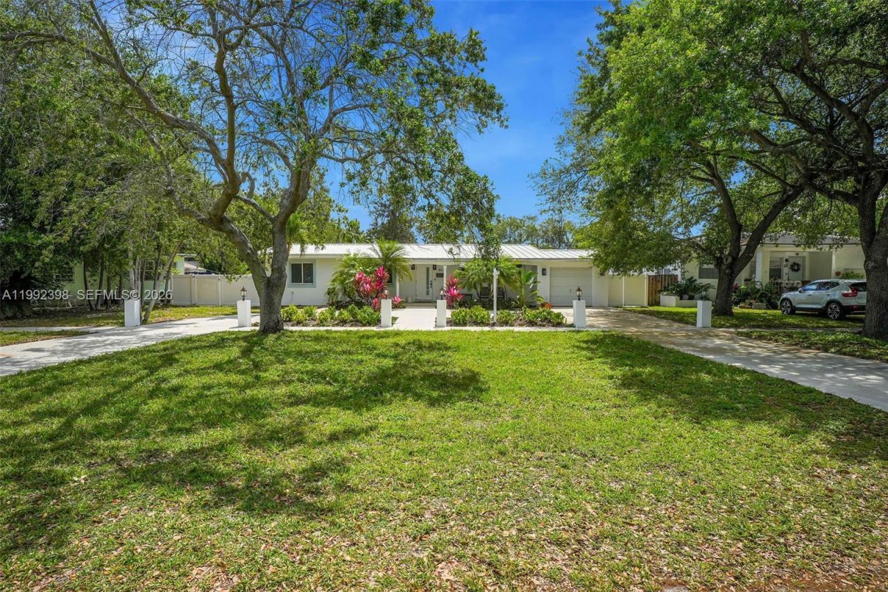 30 Bentley Dr , Miami Springs, FL 33166 Photo