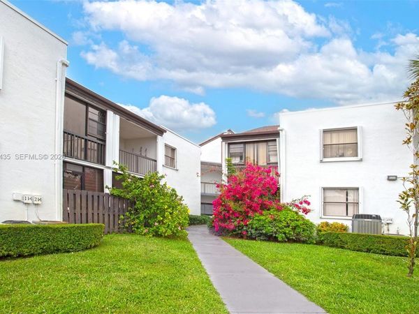 9441 Fontainebleau Blvd , Unit 212, Miami, FL 33172