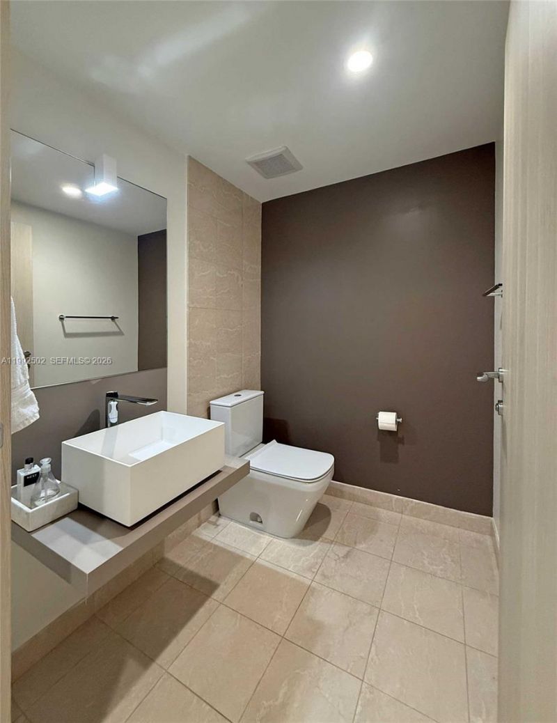 1000 Brickell Plz , Unit 3702, Miami, FL 33131 Photo