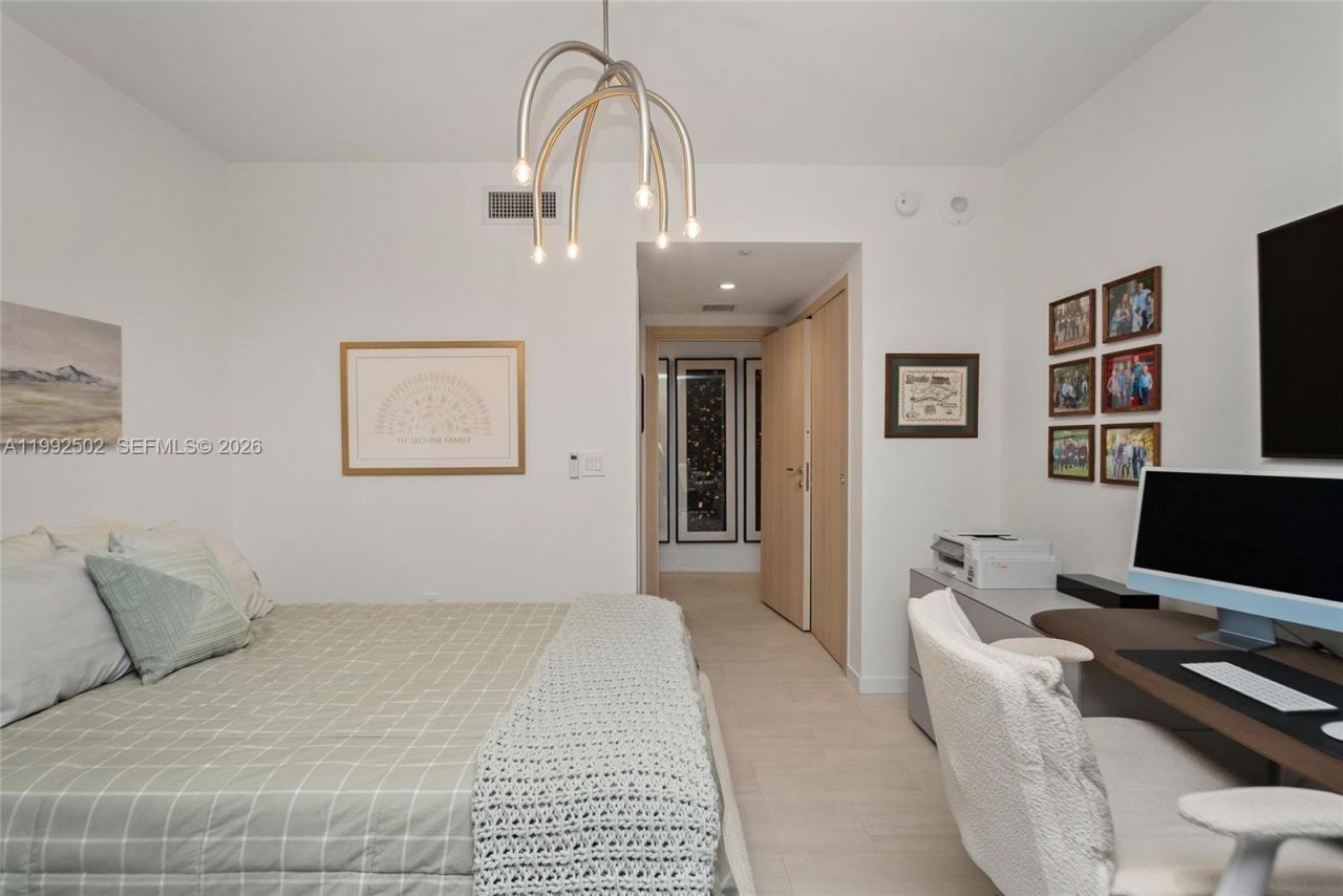 1000 Brickell Plz , Unit 3702, Miami, FL 33131 Photo